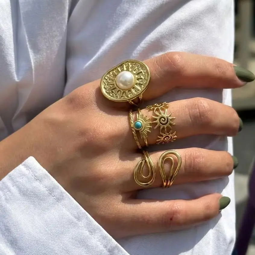 Vintage Sunburst Bow Irregular Cutout Ring for Women Stainless Steel Gold Tone Geometric Stackable Ring Everyday Jewelry Gifts