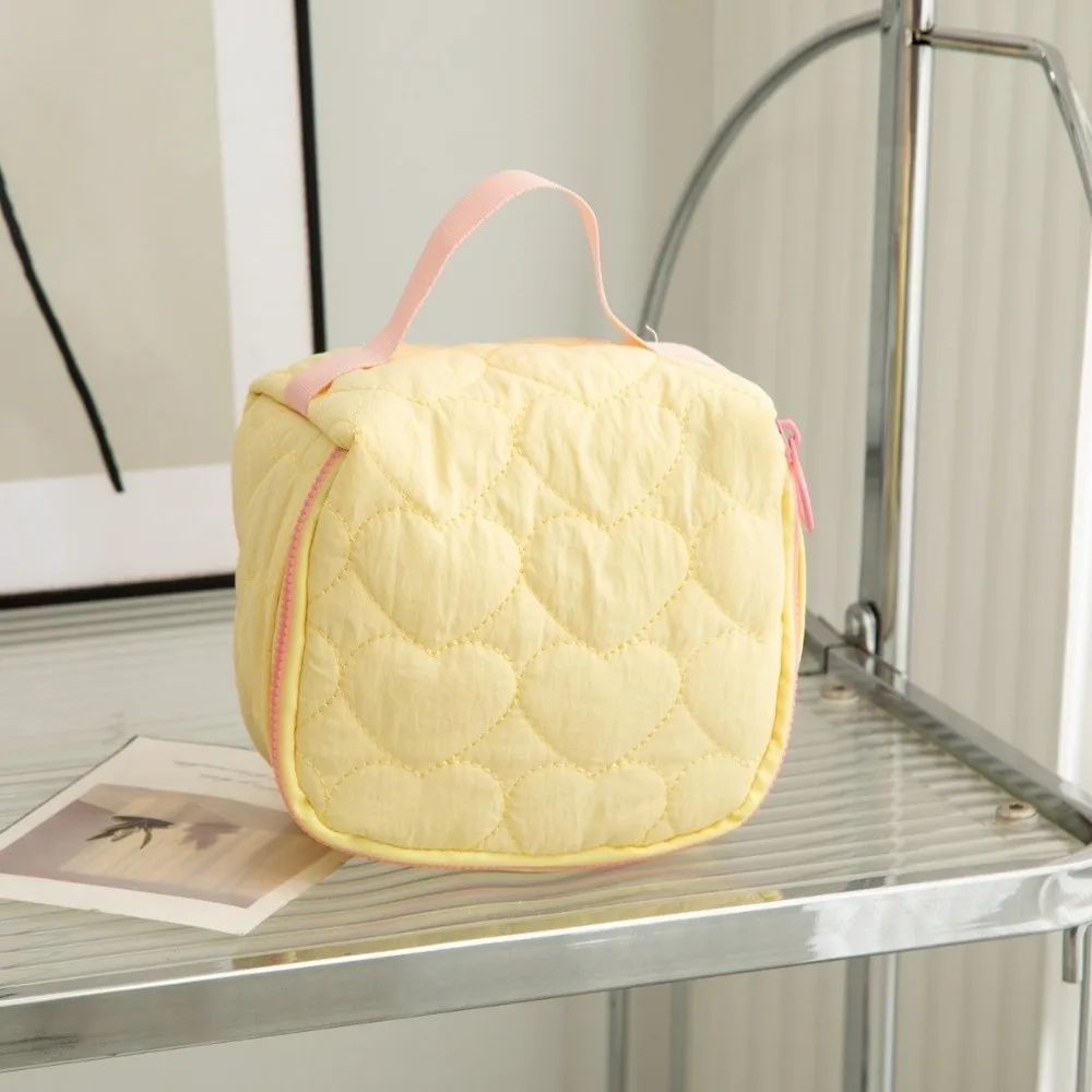 New Portable Makeup Bag Large Capacity Korean Version Travel Handbag Cute Love Pattern Makeup Storage Wash Bag Travel Use