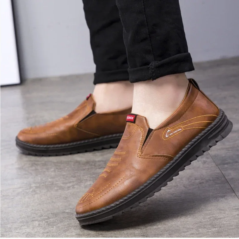 Men Casual Shoes Summer Breathable Leather Loafers Shoes for Men Outdoor Soft Sole Hollow Driving Shoes Fashionable Dress Shoe