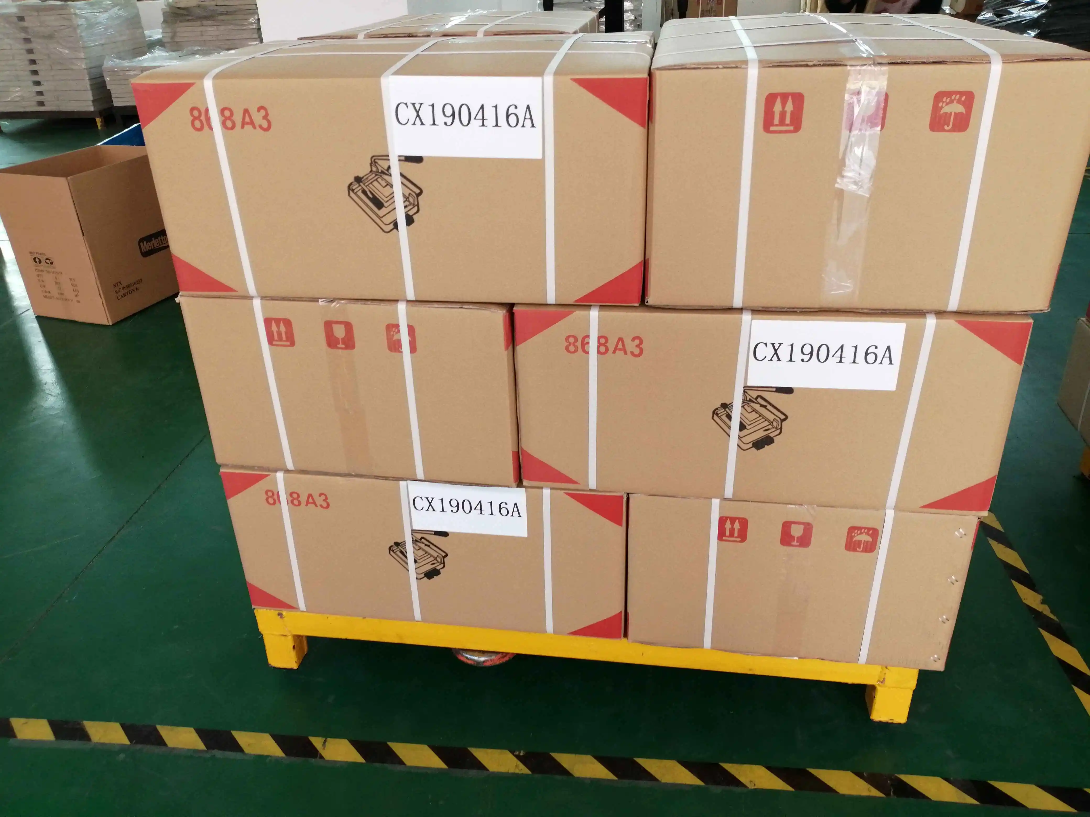 QK-868-A4 ماكينة قطع الورق اليدوية مع جسم فولاذي وشفرة عالية الجودة