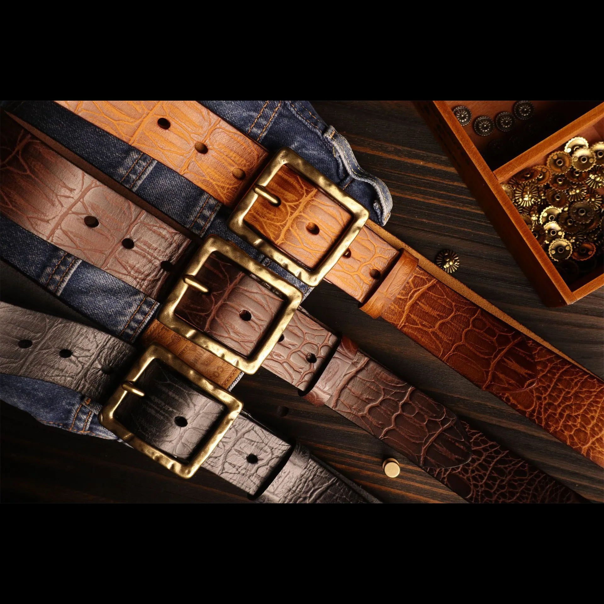 

Fashionable and Versatile Crocodile Pattern Leather Belt for Men with Antique Brass Buckle 3.8cm Width