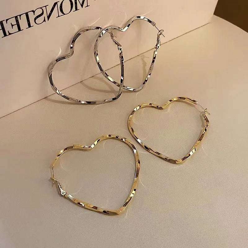 New Gold Color Heart Hoop Earrings for Women Exaggerated Metal Earrings 40mm Hoop Earrings Punk Hiphop Style Female Earrings