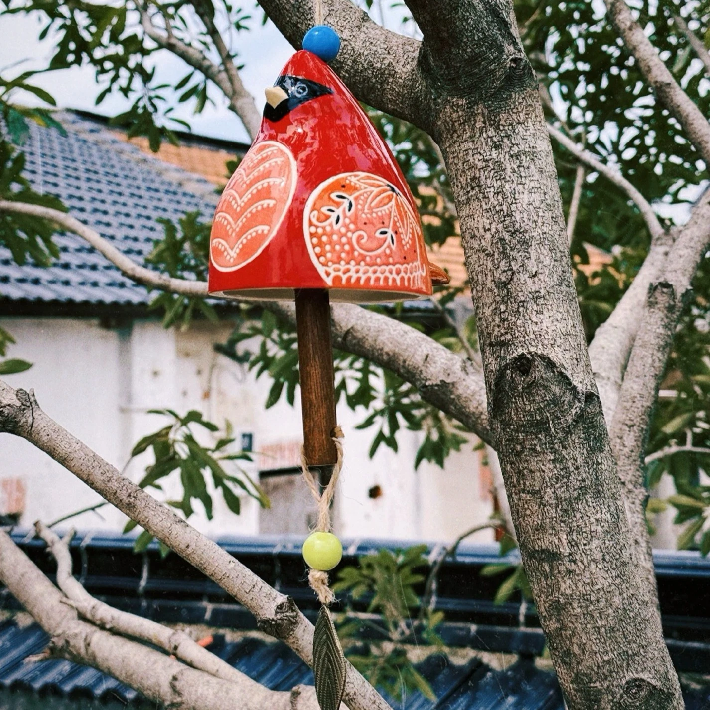 

Ceramic Bird Wind Chime Porcelain Wind Bell for Garden Patio Balcony Decor Oriental Style Home Outdoor Wall Hanging Decor