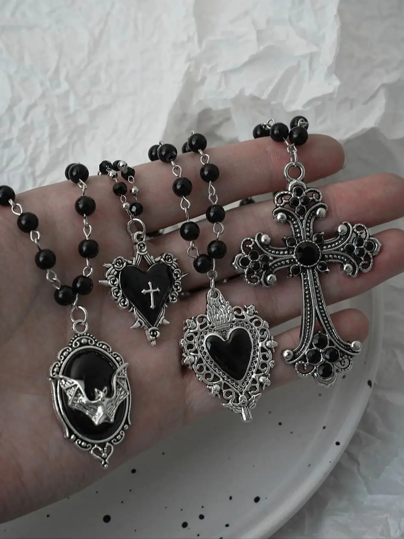 Gotische Vleermuis Kruis Donkere Hanger Ketting Set, Y2K Gepersonaliseerde Doorn Liefde Zwarte Kraal Gestapelde Ketting Set, Geschikt als Halloween G - afbeelding 2