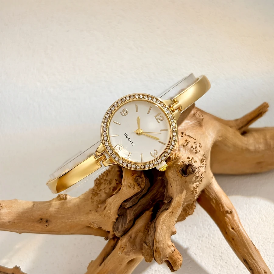 Minimalist Watch for Women: Round Dial Curved Thin Strap Design Wrist Watch