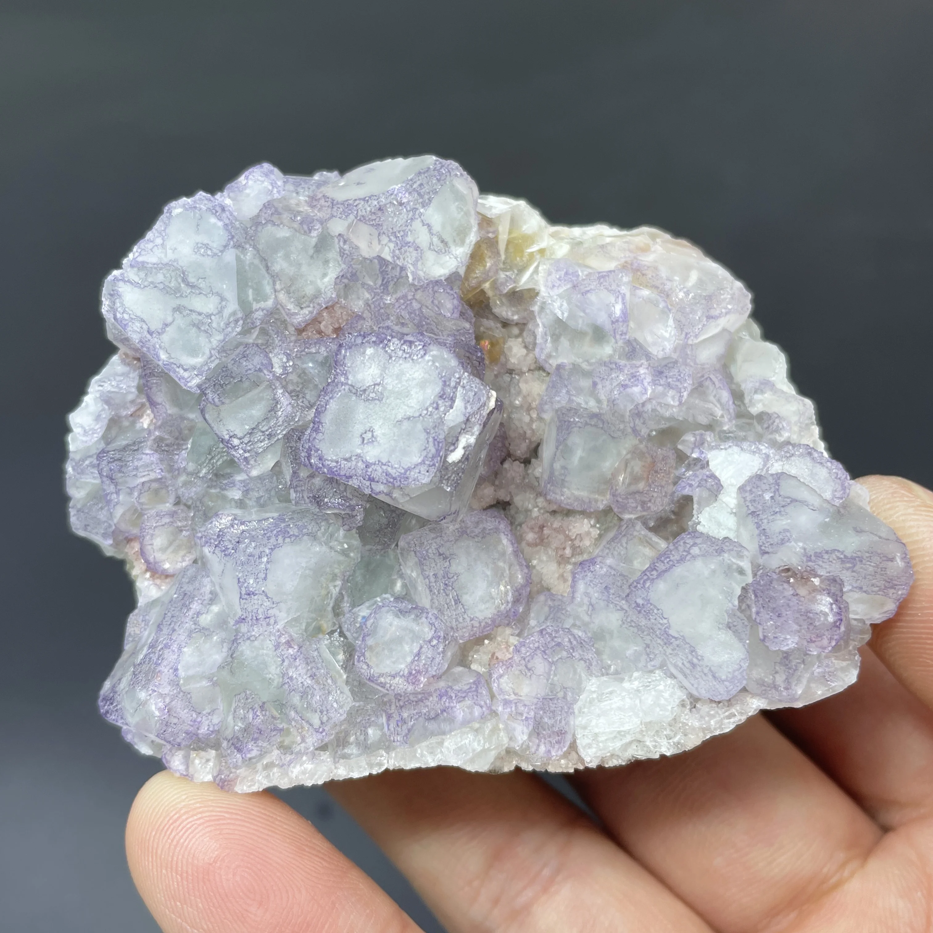 الصين الطبيعية الأرجواني فلوريت مع كريستال الكوارتز المعدنية الأصلي التدريس عينة الريكي أحجار استشفاء ديكور المنزل FP1-13