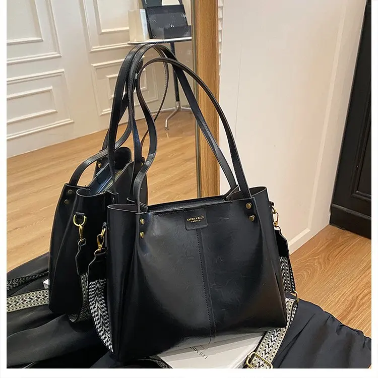

2026 High-end Fashion Women's Large Capacity Bag Versatile Commute Shoulder Crossbody Bucket Tote Bag
