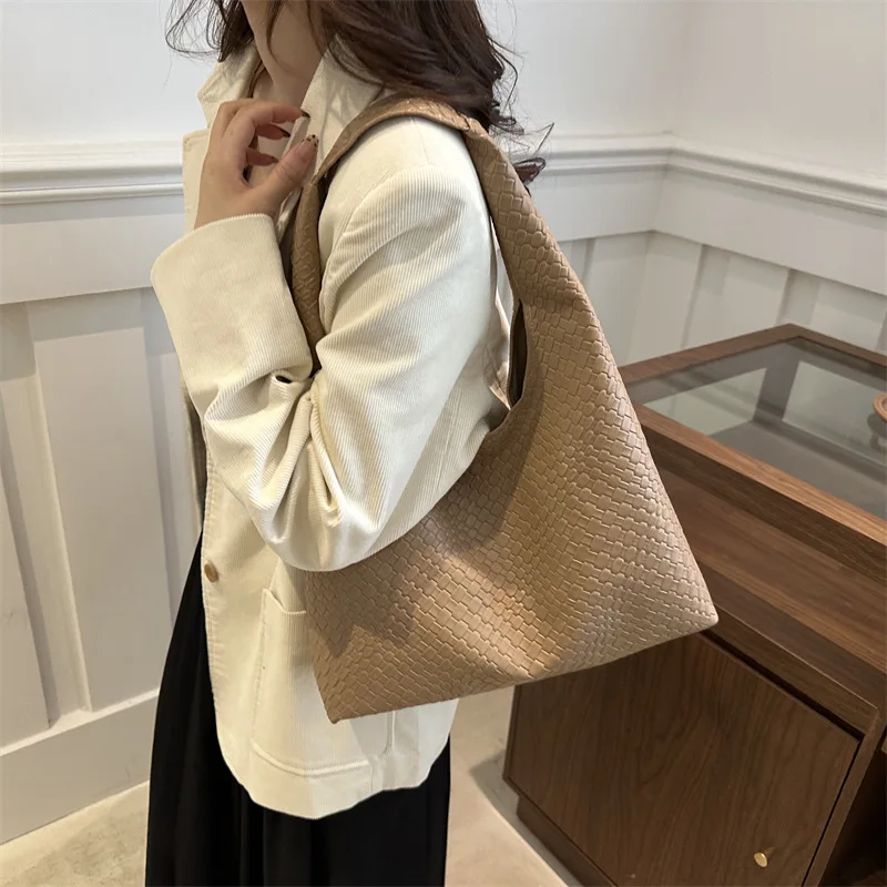 Women\'s Retro Artificial Leather Woven Pattern Shoulder Bag Large Capacity Tote Bag Casual Armpit Bag Large Tote Bag Daily Work