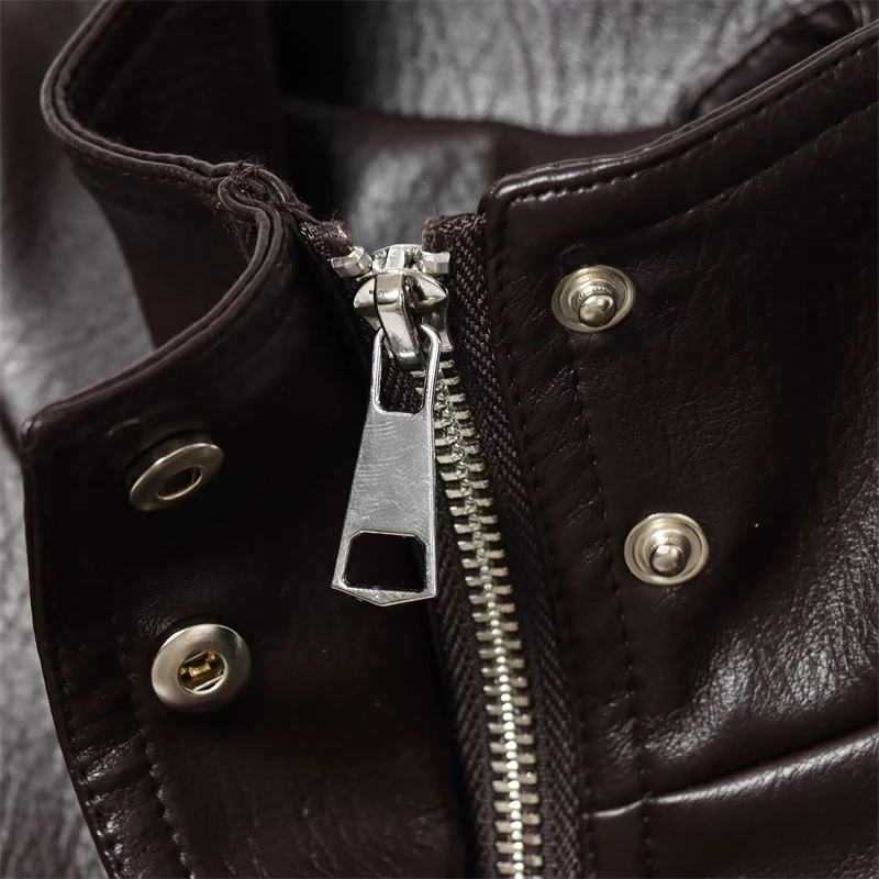 Keyanketian 2025 inverno nova jaqueta de couro falso feminino casaco casual estilo rua bolsos com aba gola solta zíper blazer