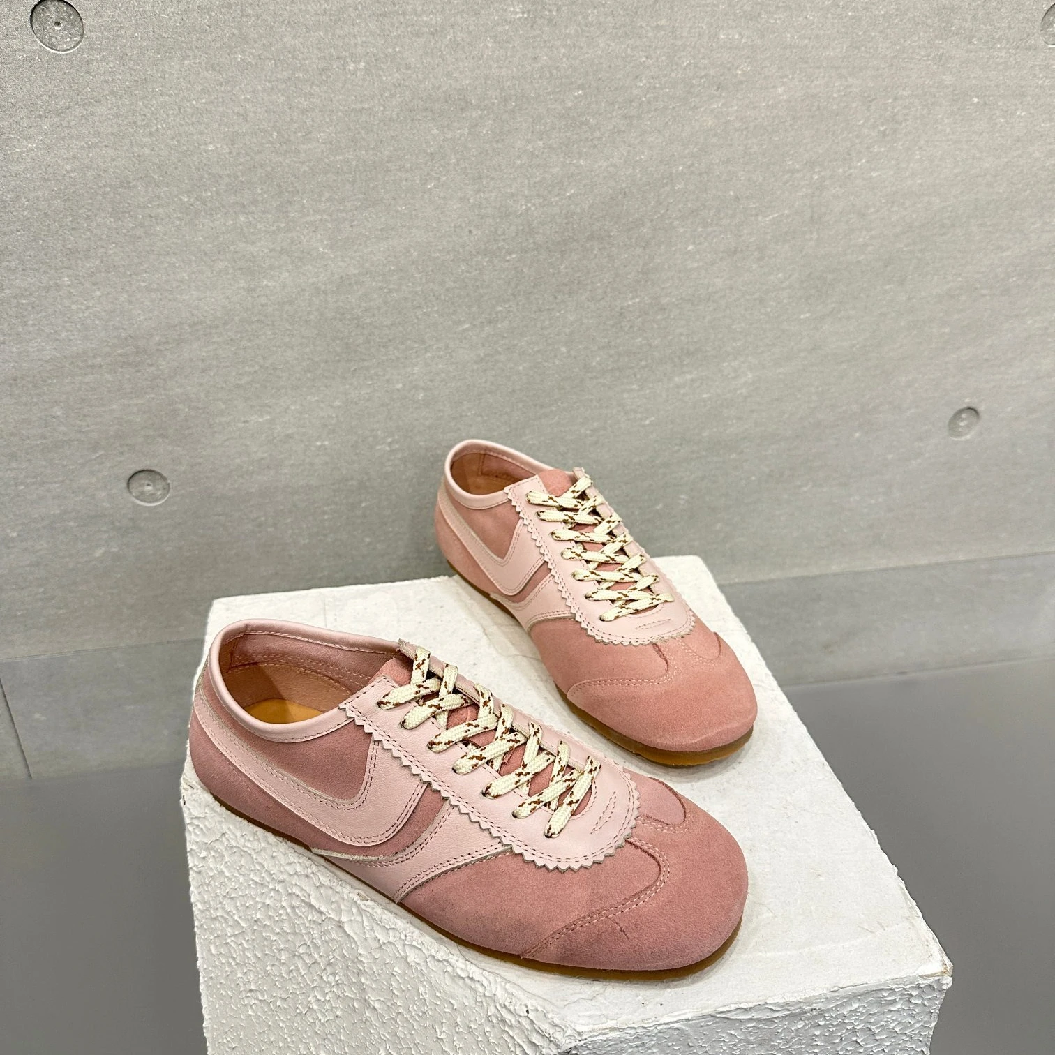 

Кроссовки для скейтбординга Стильные спортивные милые легкие роскошные кроссовки для бега для фитнеса на открытом воздухе Нескользящая одежда Легкий роскошный подарок