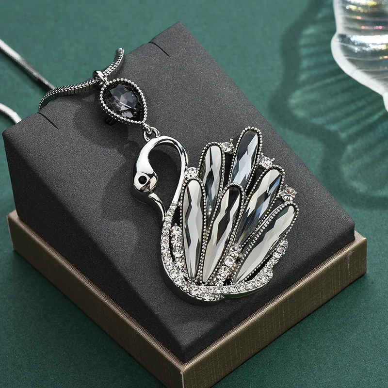 

Fashionable swan sweater chain, crystal swan pendant necklace, personalized long necklace for women