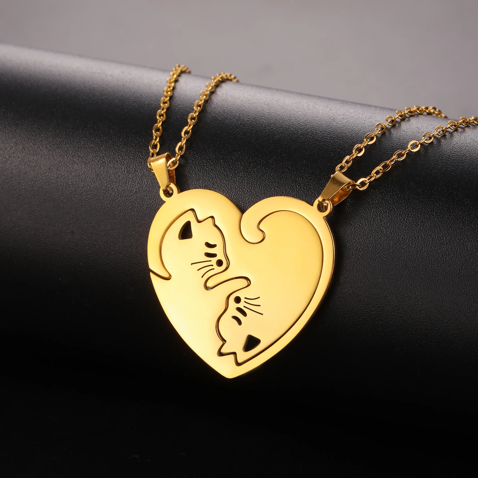 Dreamtimes Couple Jewelry Round Broken Heart Hugging Cat Necklace Women Yinyang Stainless Steel Pendant Splicing Lovers Gifts