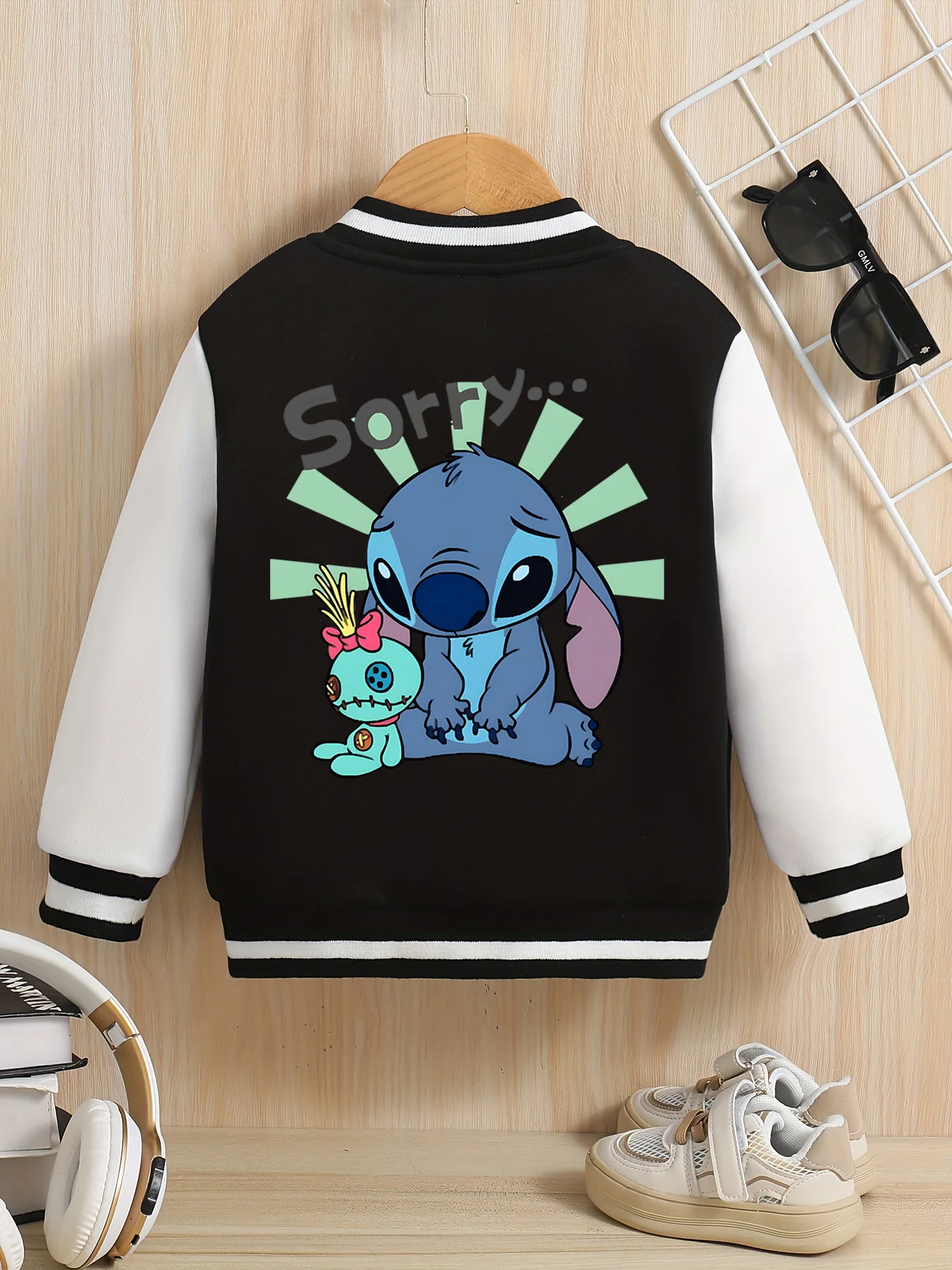 سترة بيسبول للأولاد من سلسلة MINISO Disney Stitch "Sorry" - نمط لطيف على الوجهين، متعددة الاستخدامات للاستخدام المنزلي اليومي، قماش ناعم #4