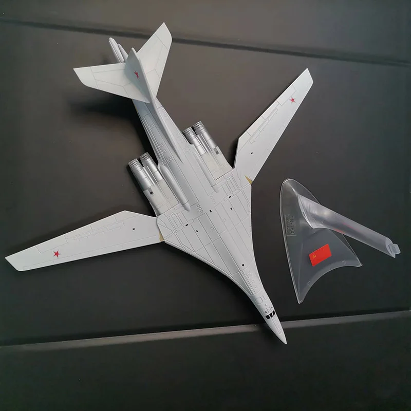 Maquette Avion Tupolev TU-160 En Métal - Échelle 1/200 - Modèle Neuf Sous Blister
