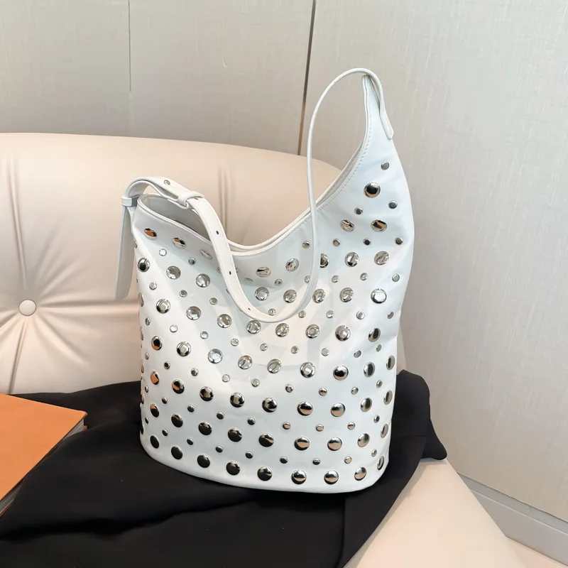 

2025 New Bucket Bags Rivet Pu Leather Shoulder Bags Large Capacity Commuter Travel Handbags For Women Luxury Purse Shoulder Bag