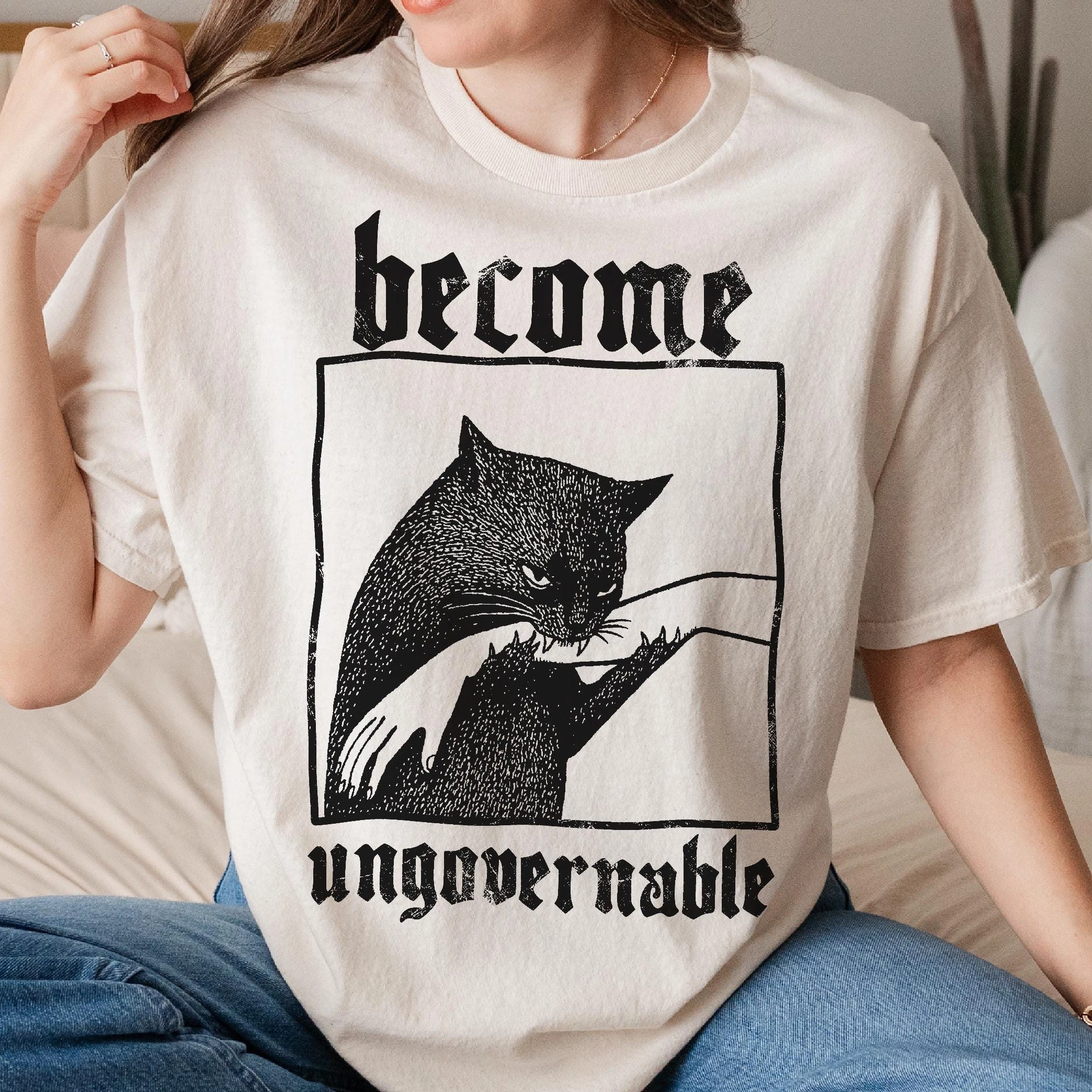T-shirt avec motif amusant de chat qui mord la main, t-shirt graphique vintage, t-shirt Silly Cats, Comfort Colors, coton unisexe