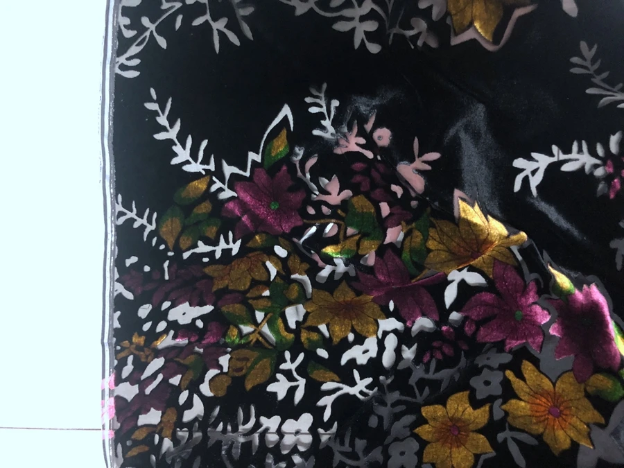 

Black Bottom Color Burnt out Cut Flower Real Silk Pleuche Cloth Non-Inverted Velvet Hollow Clothing Fabric Cheongsam Shirt