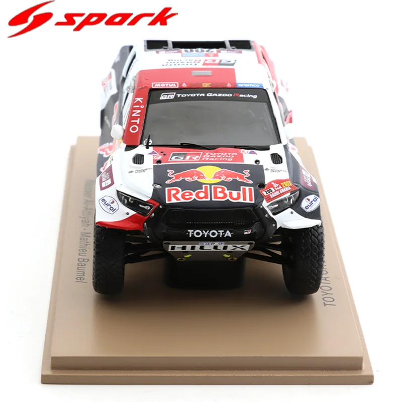 Nowość w magazynie Spark 1:43 Toyota Gr 200 Dakar 2023 Rally Champion Symulacja żywiczny model samochodu Kolekcja zabawek na zamówienie Prezenty Ozdoba