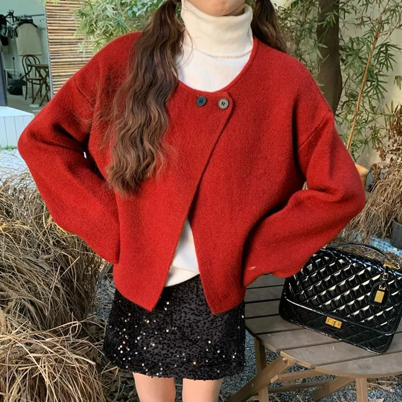 Retro sweter kardigan z okrągłym dekoltem dla kobiet na wiosnę i jesień nowy luźny, warstwowy czerwony sweter z dzianiny dla kobiet