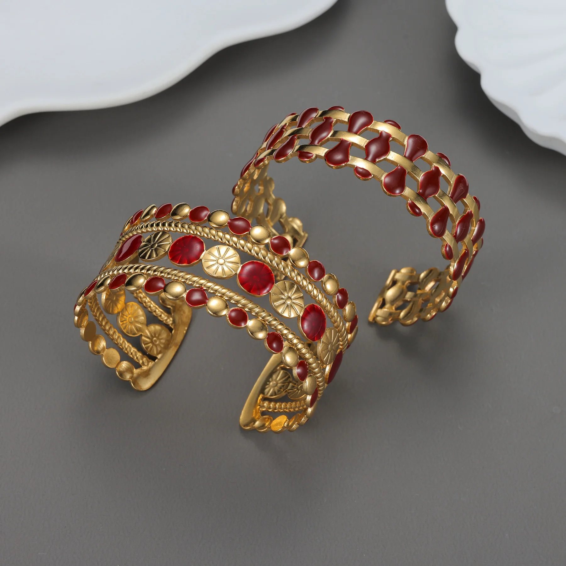 Atoztide العصرية الملونة واسعة سوار للنساء الفولاذ المقاوم للصدأ قابل للتعديل خمر المبالغة المفتوحة الإسورة عيد الميلاد مجوهرات هدية