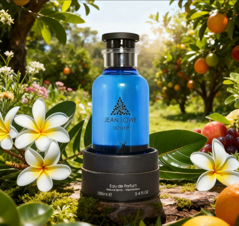 Jean Lowe Azure, 100 ml (3,4 fl. oz.). Korpus butelki jest tak przezroczysty jak niebieskie niebo.