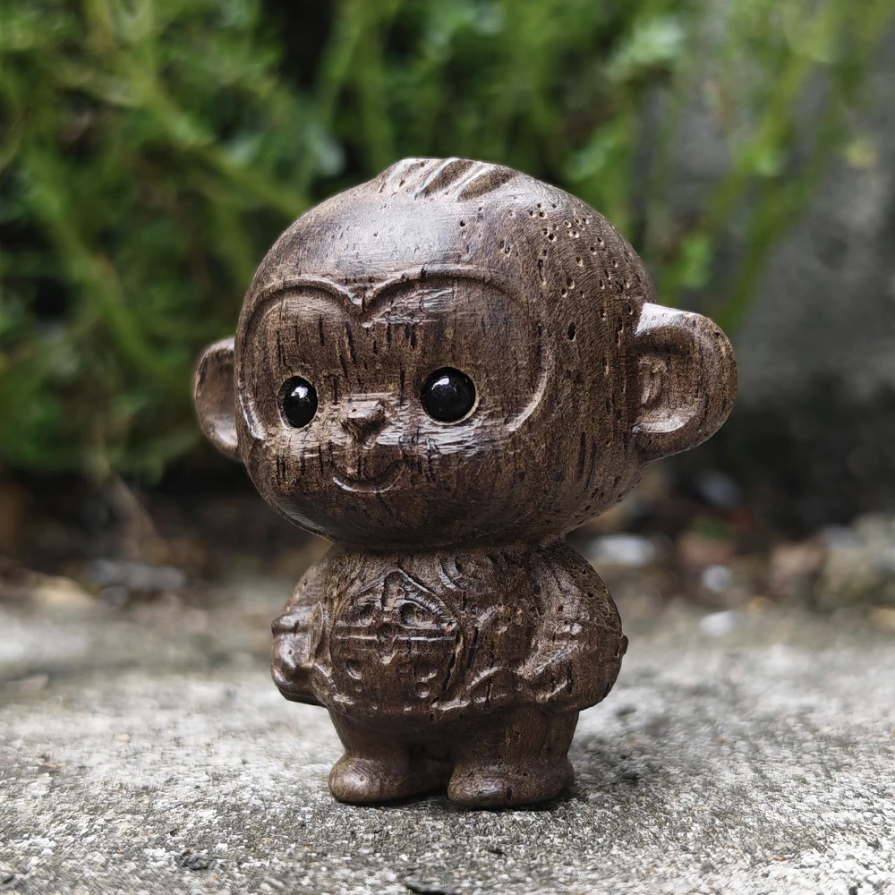 Hand-Carved Wooden Monkey Figurine Ornament, Modern Style, Classic Theme, Suitable for Housewarming Gifts, Study Room, Creative Desktop Decoration, Office, Interior Decoration, Living Room, Back-To-School Season Gift