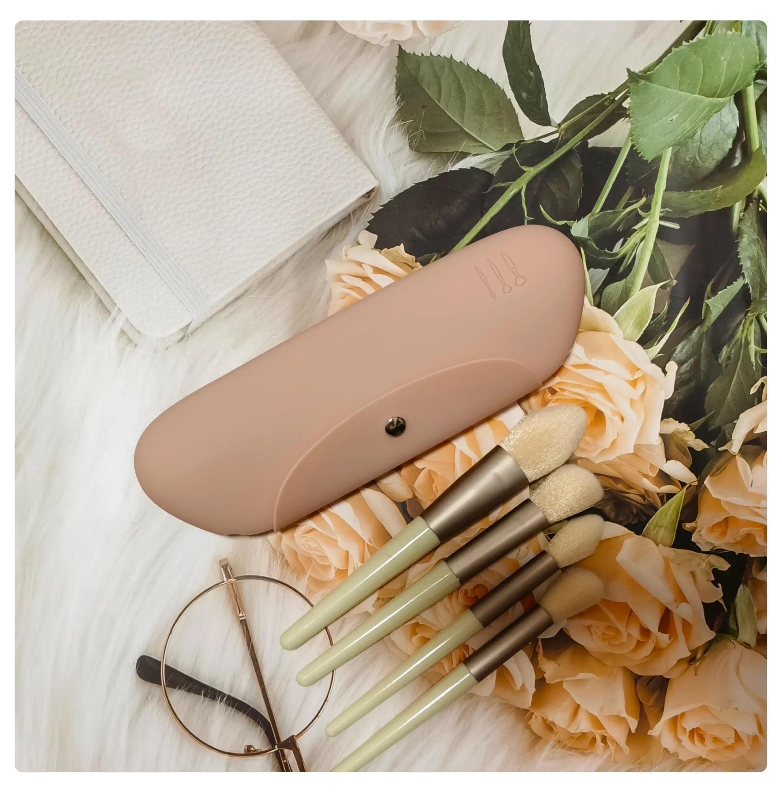 Borsa per cosmetici da viaggio con porta pennelli per trucco in silicone: porta pennelli per il viso cosmetico portatile morbido, grande custodia per pennelli per trucco da viaggio