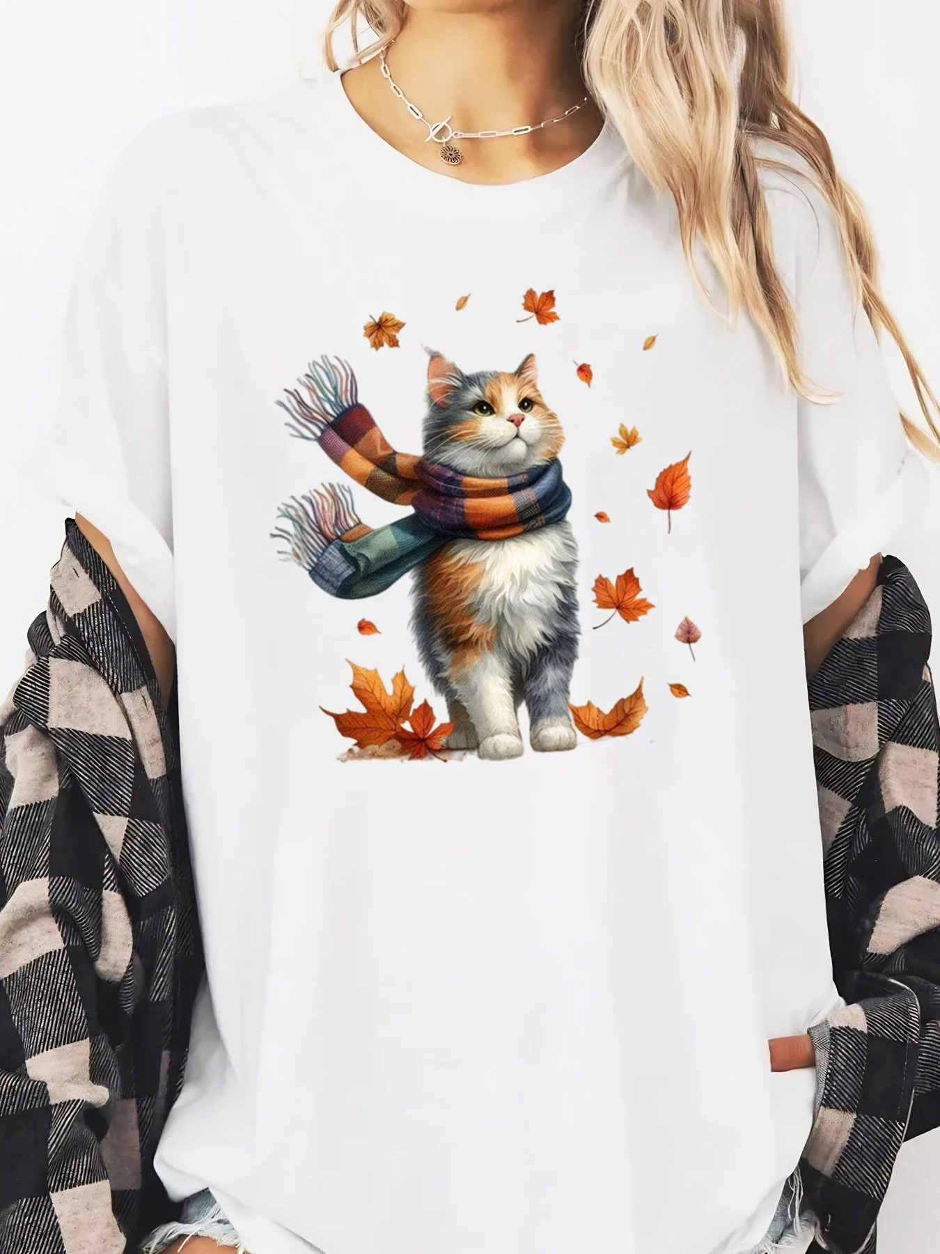 秋の猫とスカーフプリント秋シーズンクルーネックTシャツ女性カジュアルウェアホワイトプラスサイズ