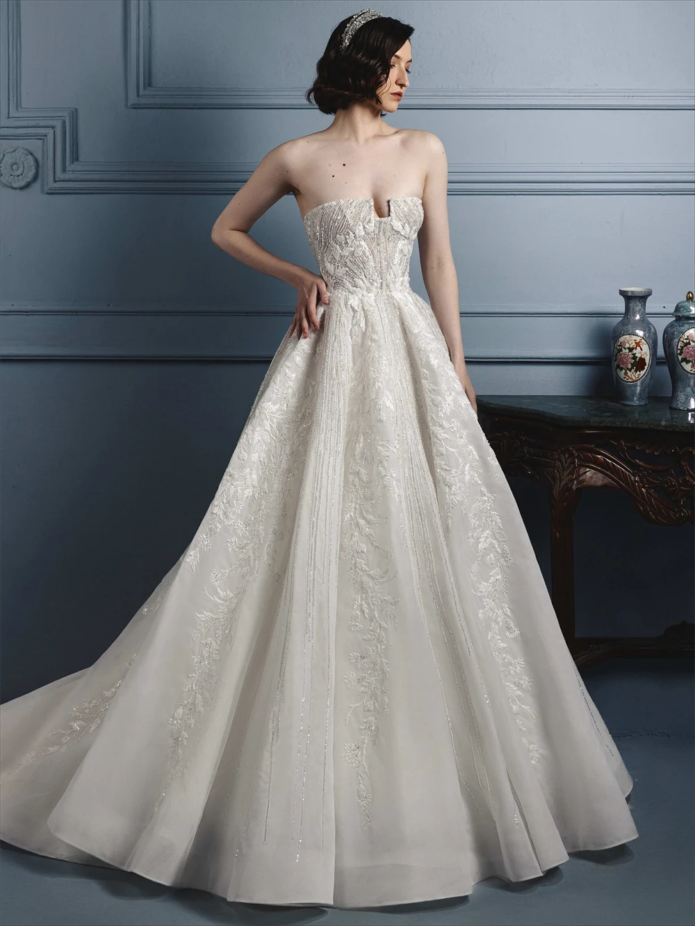 

Customized Elegant Ivory Organza Bridal Gown Boho Strapless Sleeveless Wedding Dress Classic A-Line Court Train Vestido De Novia