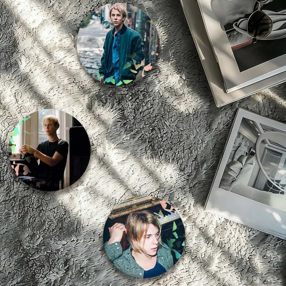 Singer T-Tom Odell A Wonderful Life Laser Badge Creative Pins Brooch for Bag Clothes Hat Decor Gifts Fans Collect
