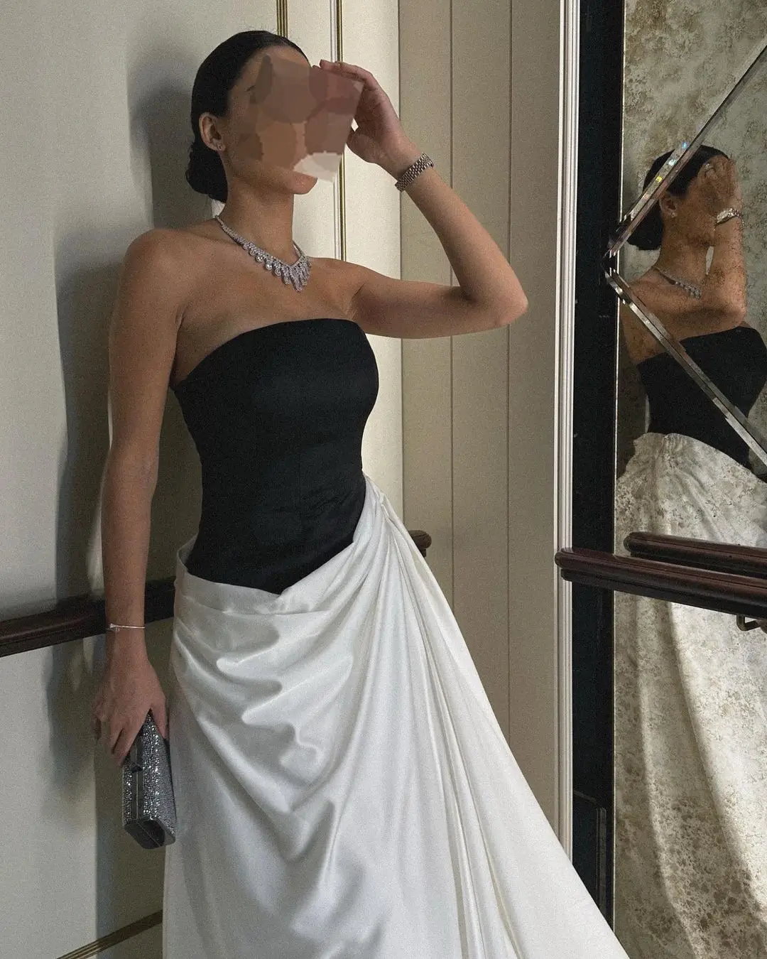 Luxury Evening Dresses 2023 Strapless Sleeveless A-Line Ruffle White Formal Dress Sweep Train Request Wedding فساتين الحفلات