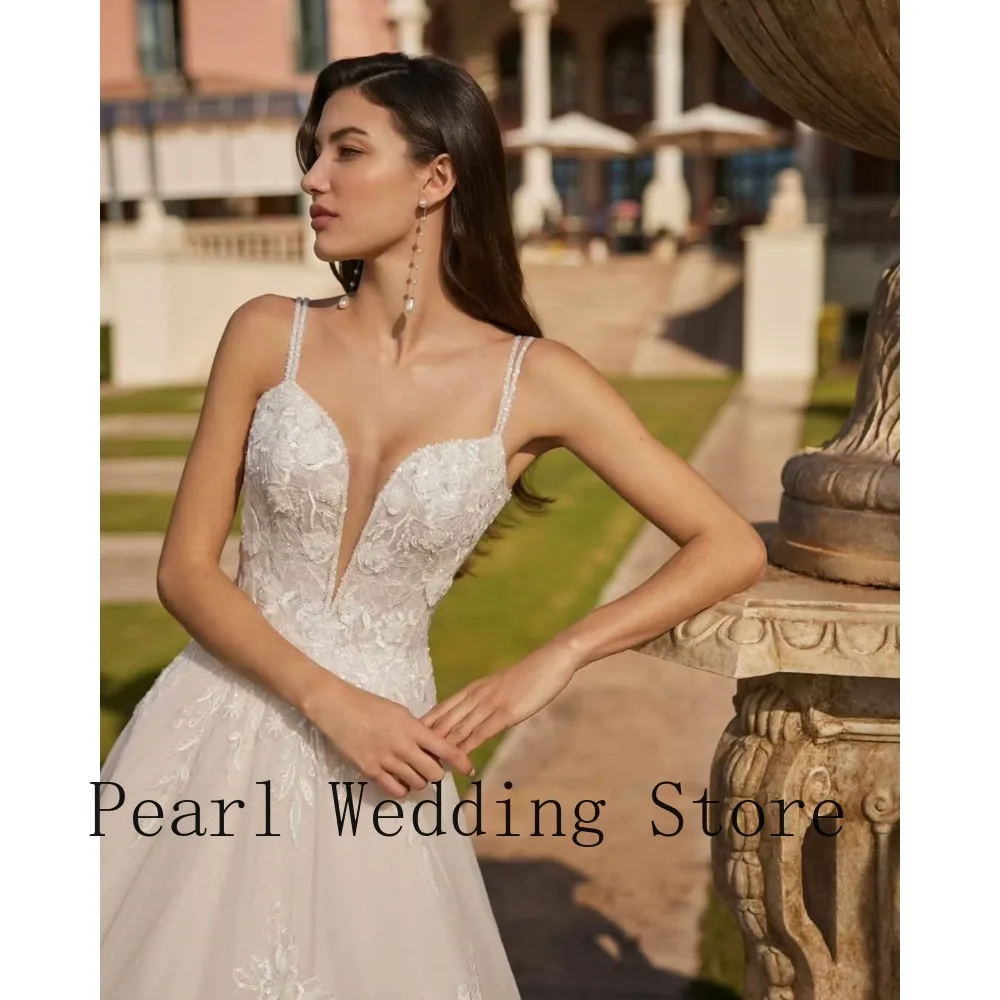Spaghetti Straps Deep V Neck Wedding Dress New Arrival Lace Tulle Bridal Gown with Detachable Train for Formal Evening Party