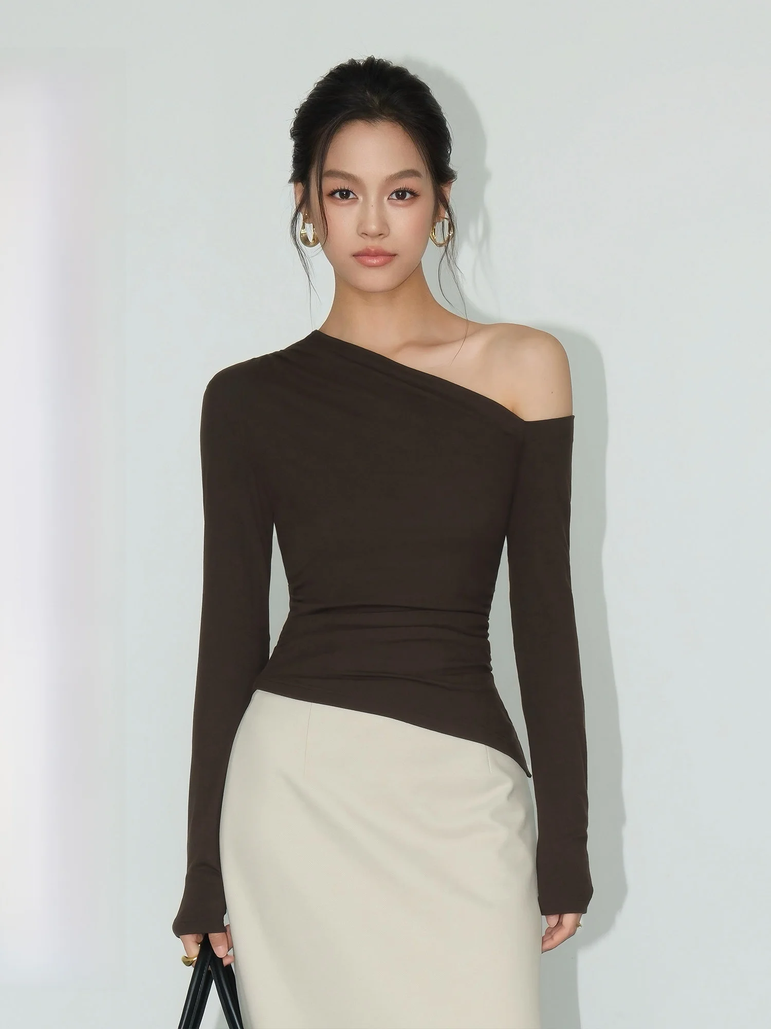 NEVA HU Coffee Color Knitted Shoulder Bared T-Shirt Women's Design Sensation Base Shirt Casual Style Long Sleeve Crew Neck