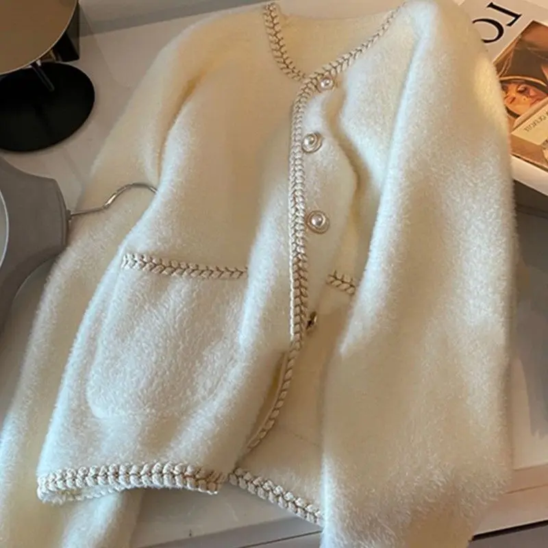 

Soft Pearl Button Knitwear Cardigan Women's Spring Autumn White Gentle Mink Velvet Warmth Outerwear Straight