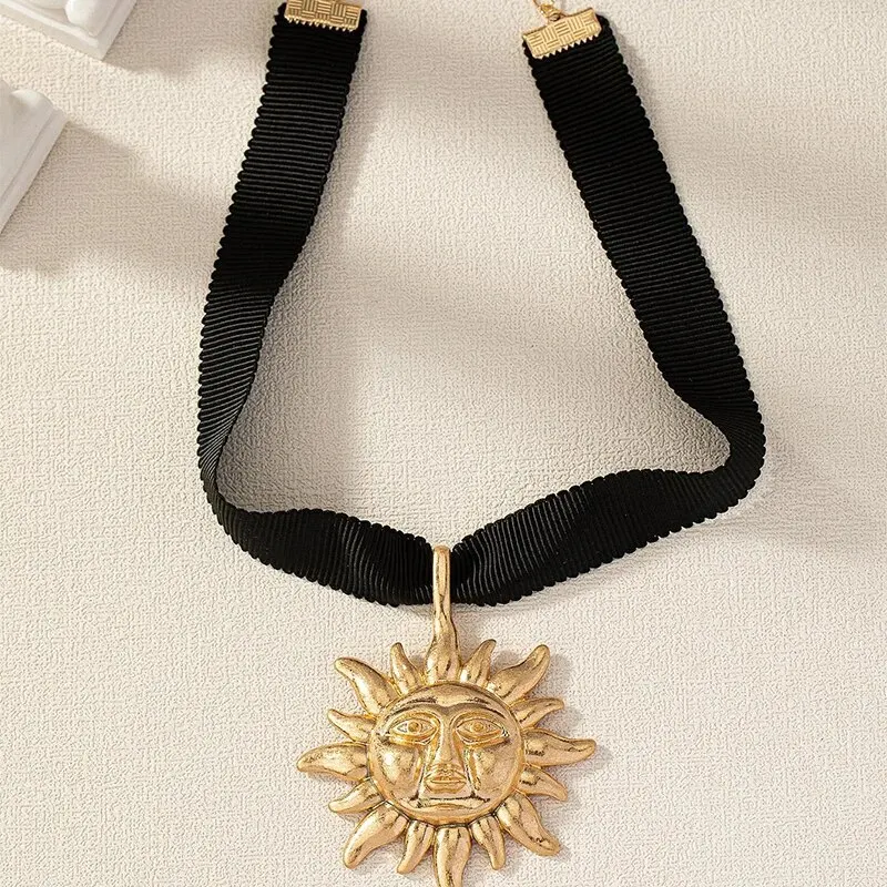 Vintage Woman Sun Choker Necklace Black Velvt Ribbon Necklace Retro Style Jewelry On Party Gift Pendant Necklace