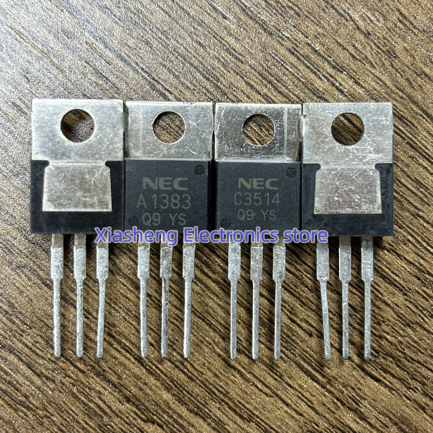 

Новый оригинальный 5 пар транзисторов 2SA1383 A1383 + 2SC3514 C3514 TO-220 в наличии хорошее качество
