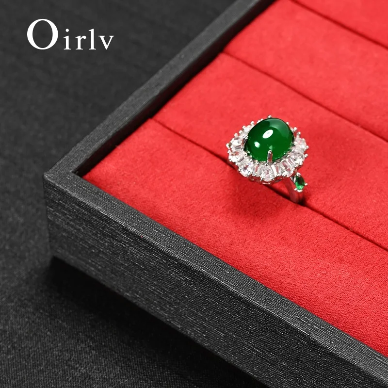 Oirlv Jewelry Display Plate, Made of Velvet, With a Classic Black and Red Color, Is Suitable for Jewelers to Showcase Jewelry