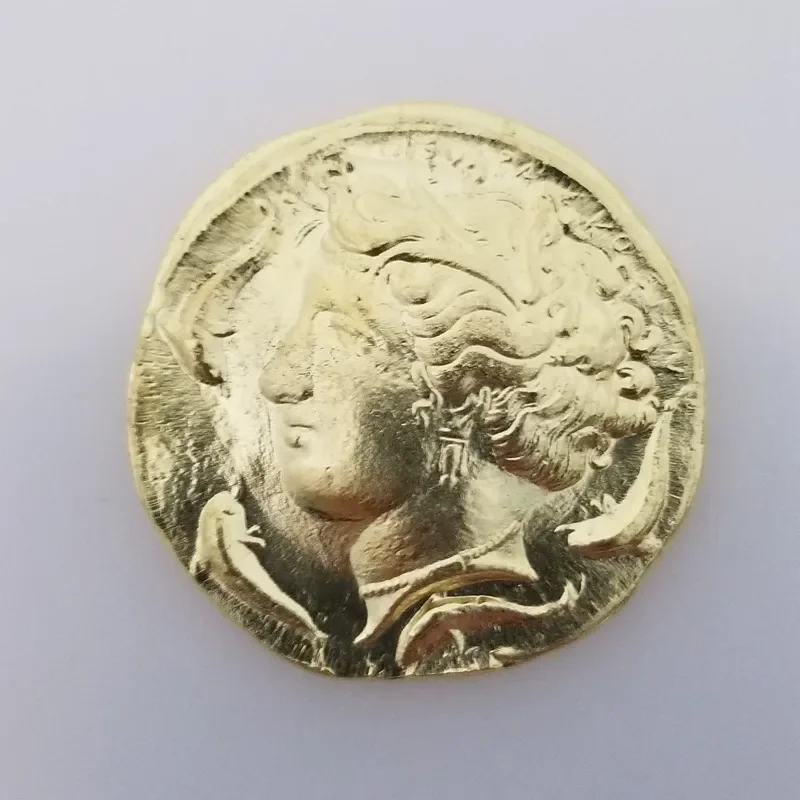 1Pcs Gold Color Brass Queen of England Coin Charms Pendants Diy Jewelry Findings Accessories copy gift beautiful collection