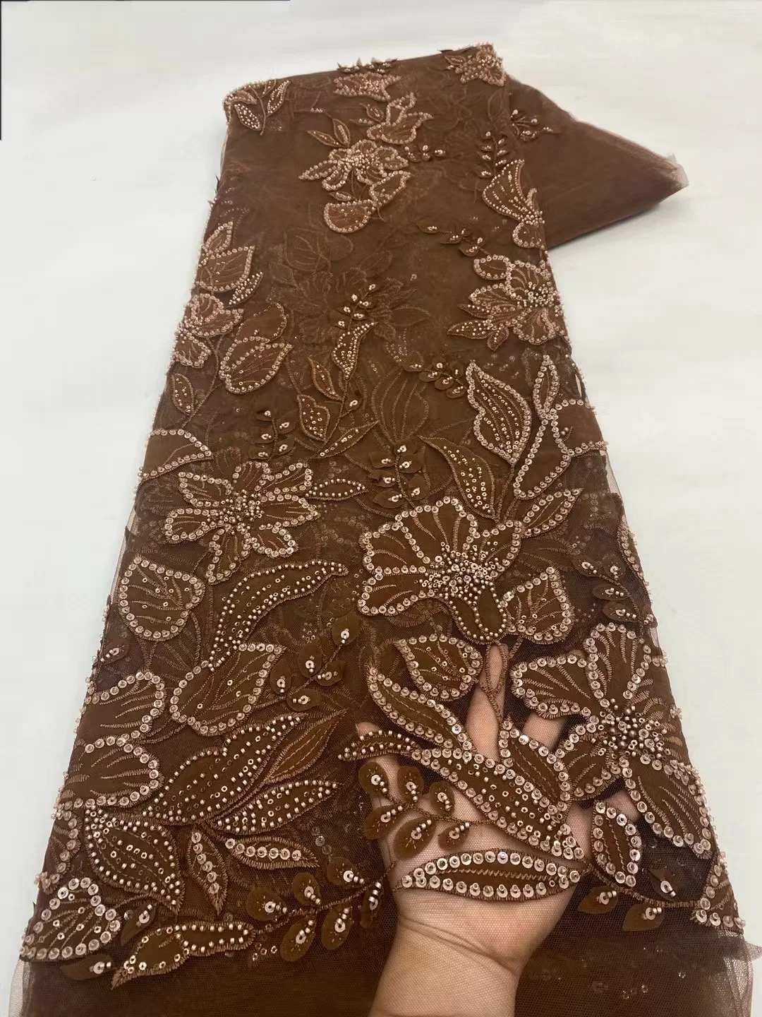 Tessuto di pizzo africano a rete con paillettes 2025 Tessuto di pizzo di tulle con perline francesi di alta qualità per abiti da donna Materiale da cucire