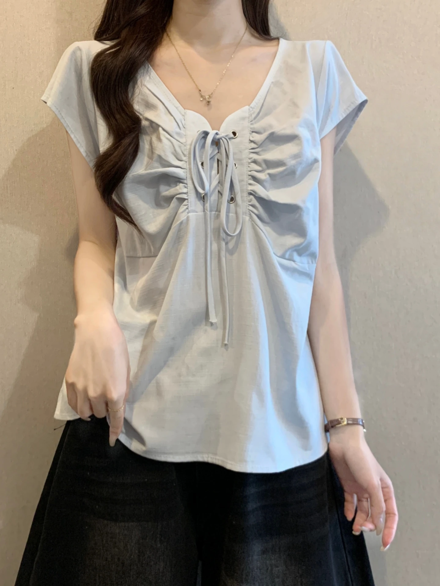 

Slimming V-Neck Short Sleeve Shirt Women's Base Layer Tie Design Korean Style Commute Wind Loose Fit Summer New Arrival