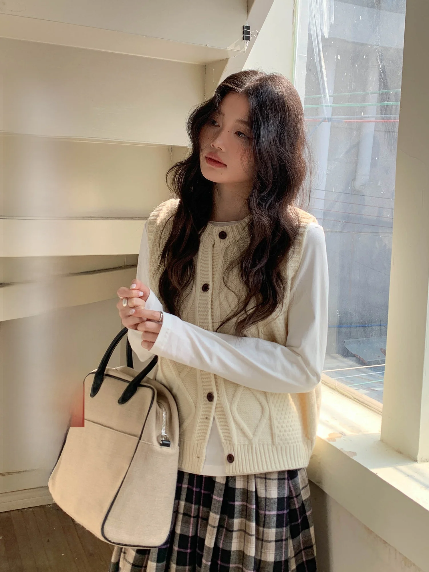 

Women's Knitted round Ne Vest Winter Faion Layering Spiral Button Casual Sle Outerwear Comfortable Fit Regular Length