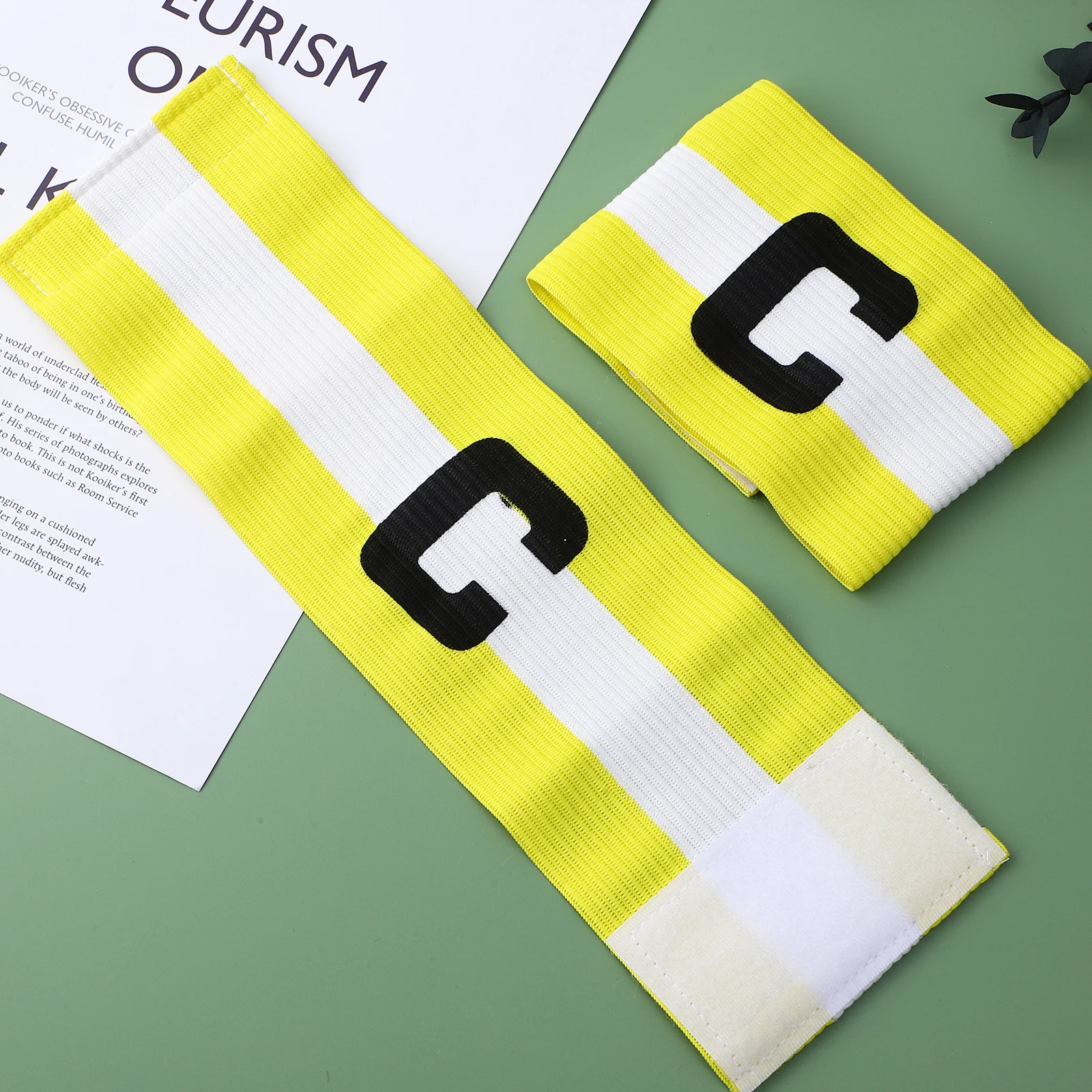 2 Buah Ban Lengan Sepak Bola Profesional Lembut Nyaman Mudah Digunakan Pengikat Hook and Loop Sangat Terlihat Ban Lengan Kapten