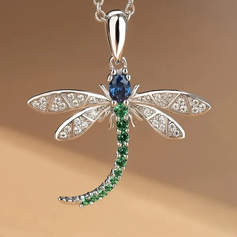 

Fashionable Zirconia Dragonfly Necklace - Cute Long Hanging Collarbone Chain for Women, Versatile and Elegant Pendant