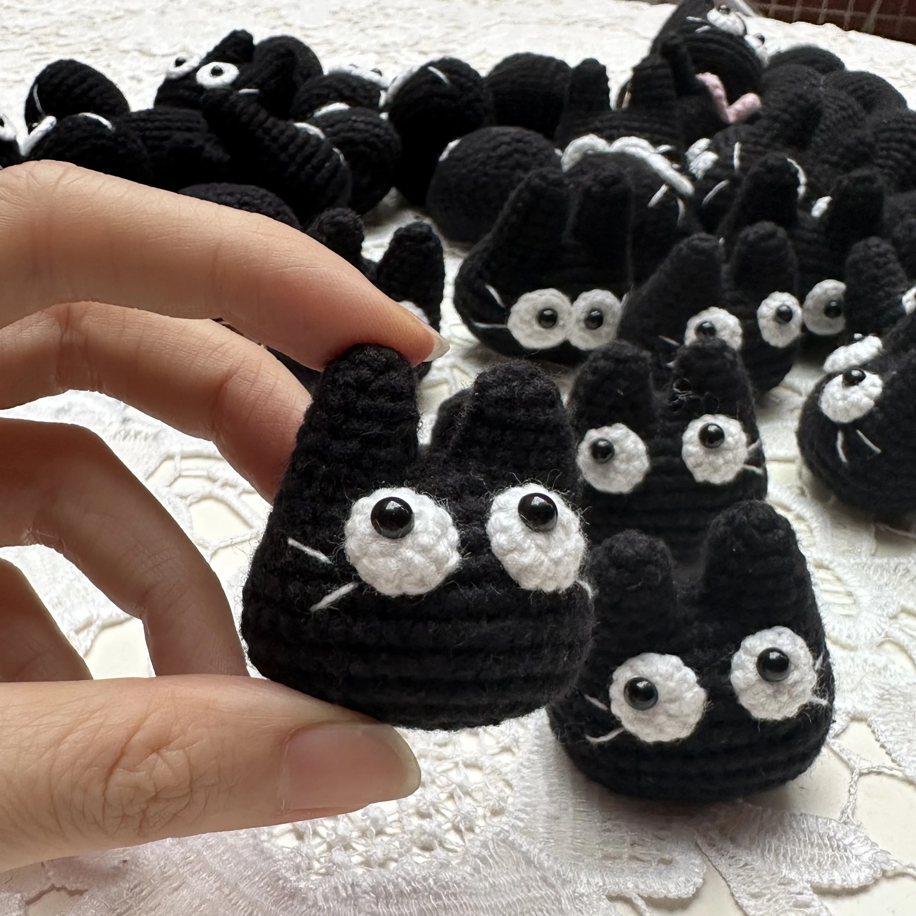 Новинка, вязаный тканый брелок с черной кошкой, милые брелоки, вязаный кулон для женщин, креативный вязаный автомобильный декор для сумок, Мультяшные подарки