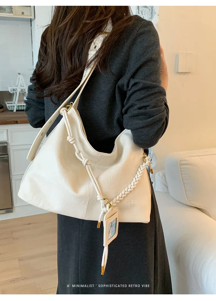 Luxuriöse Vintage-2025, Retro-Umhängetasche mit großem Fassungsvermögen, Premium-Nischen-Umhängetasche für den Herbst-Pendelverkehr