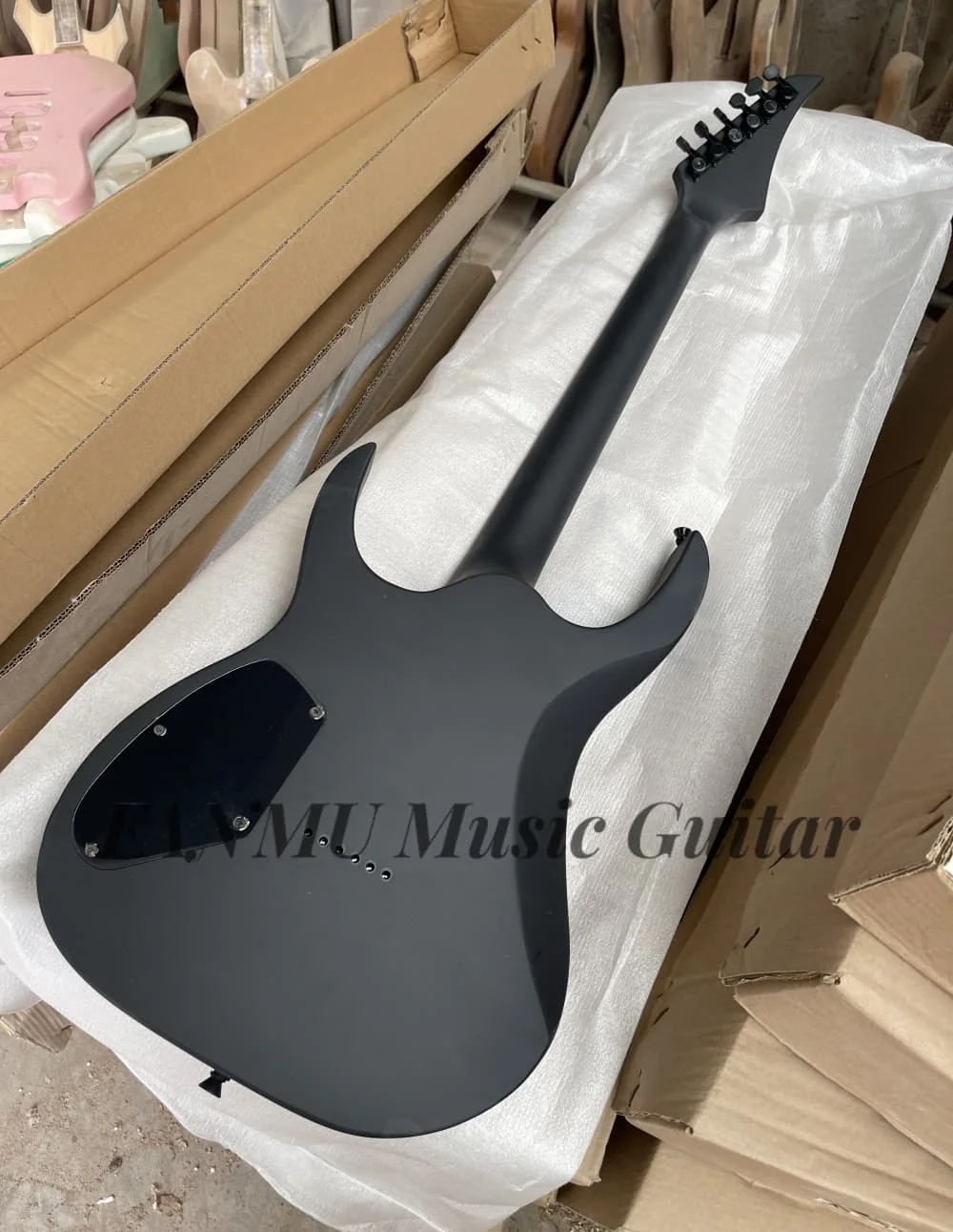 Matte Black electric guitar Maple neck Set In body Rose wood fingerboard Sola guitar fixed bridge Black tuner can be customized