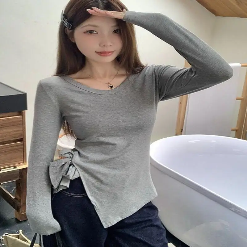 

Модный дизайн, топы с разрезами Chics, базовая рубашка для женщин, осенний новый предмет, серая футболка с длинными рукавами и нерегулярными плечами