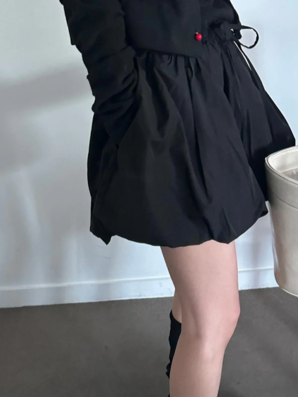 White Chic Spring New Style Pleated Belted Pumpkin Half-length Skirt Women's Fashionable Miniature All-match Short Skirt Pants