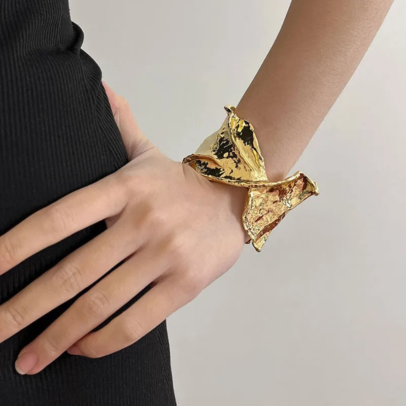 

European and American metal knotted twisted open bracelet