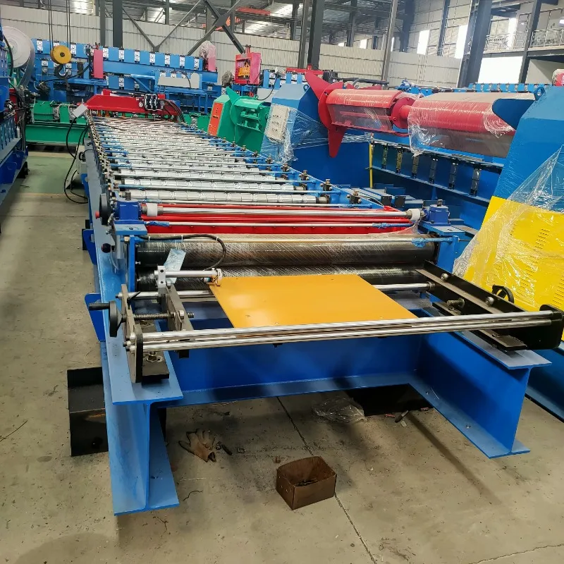 เครื่องทําแผ่นหลังคามืออาชีพ เครื่องจักรวัสดุก่อสร้าง เครื่องขึ้นรูปม้วนผลิตขายร้อนบราซิลชิลี